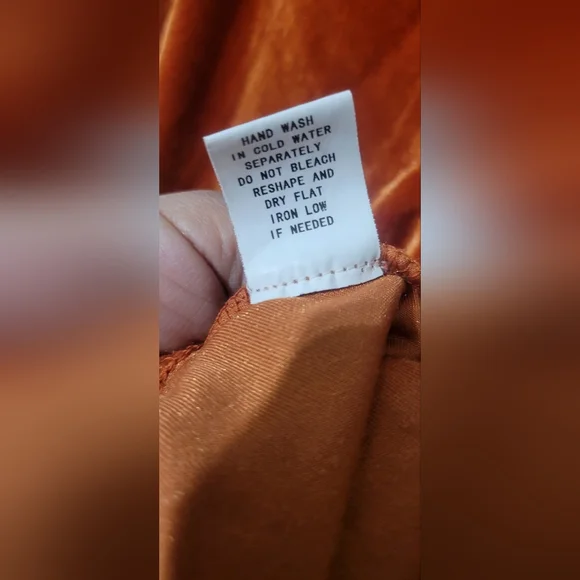 Amber Skies  Velvet Ruched Top Size M EUC - Picture 9 of 10